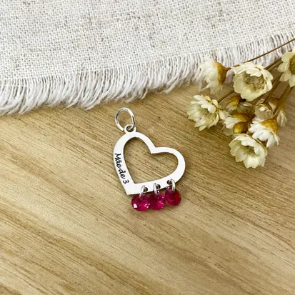 PINGENTE CORAÇÃO VAZADO ROSA MÃE DE 3